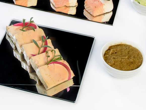 Foie gras, compotée d'oignons et Brioche