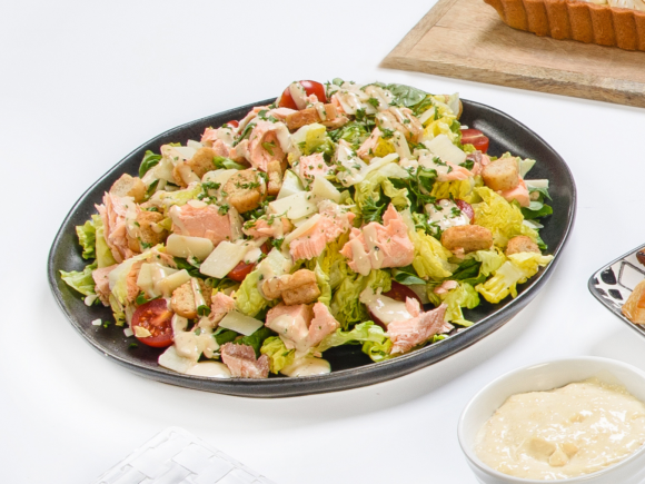 Salade Caesar au saumon poché