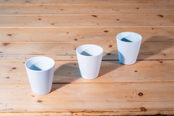 Lot de 24 tasses à thé en porcelaine
