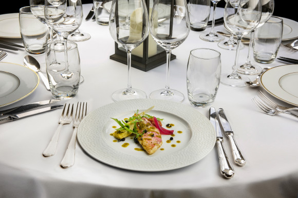 Filets de rouget marinés façon hareng,ratatouille glacée et artichaut poivrade